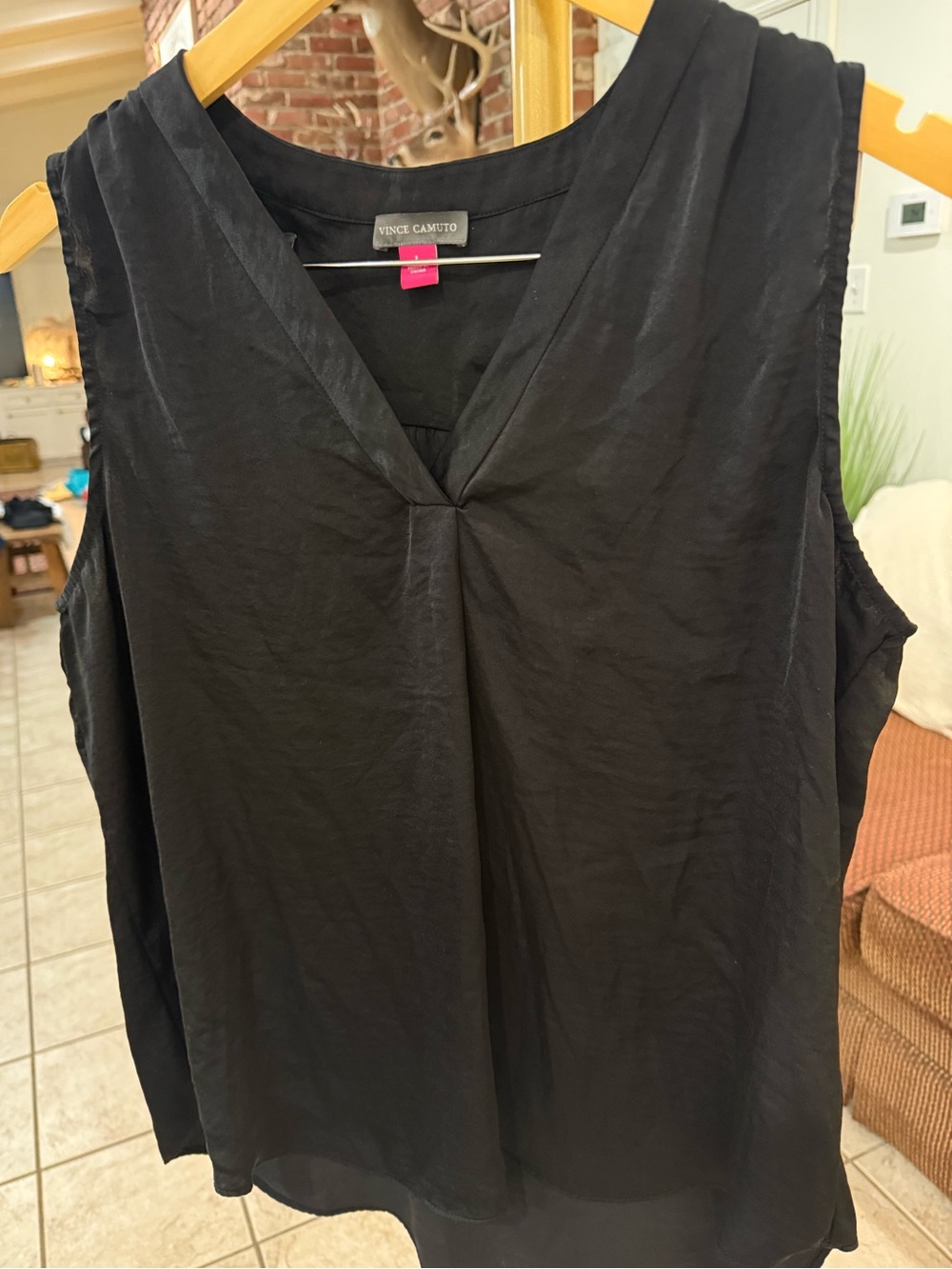 Vince Camuto Black Sleeveless V-Neck Blouse L
